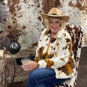 Meet your Posher, Cindy